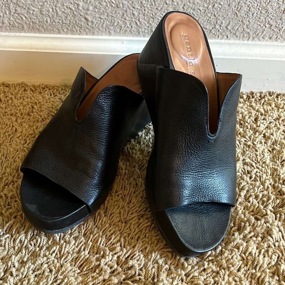 Kenneth Cole Gentle Souls Size 8 sandal. Worn just a few times.